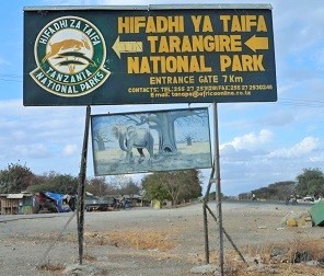 road to tarangire national park tanzania safari